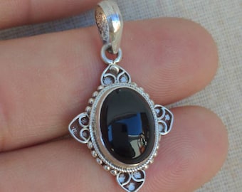 925 Sterling Silver Pendant-Oval onyx Pendant-Gift for her-Anniversary Pendant onyx silver Pendant, (T1101-002.5)