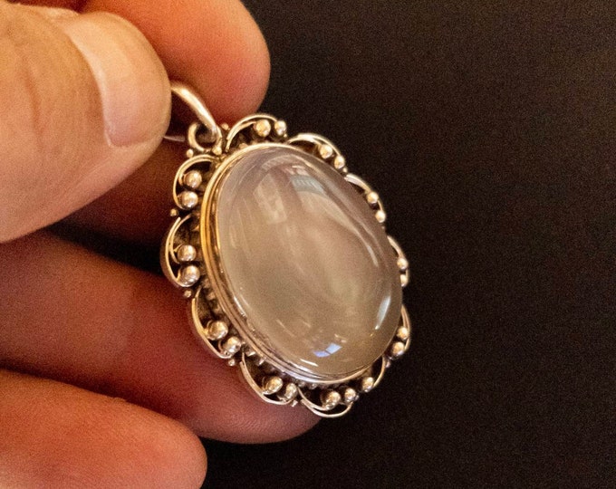 Moonstone Necklace Silver Handmade Pendant: Superb 925 Sterling Silver Moonstone Gemstone Necklace Pendant. (T1101-004.3)