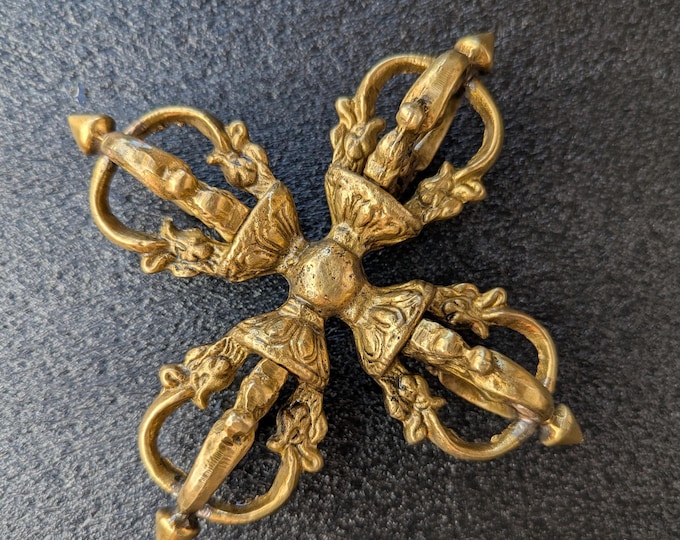 Double Dorjee Vajra, a Tibetan ritual art, is a Buddhist object used for meditation The thunderbolt (BBR3)