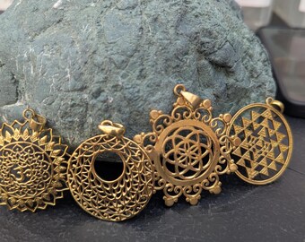 Handmade Brass Sacred Geometry Pendant 4 cm. pd 122