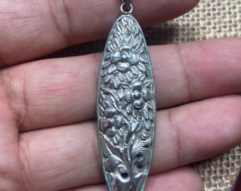 Tatting Shuttle Charm Necklace:925 Sterling Silver-Tatting Sewing.(T1103-013 )