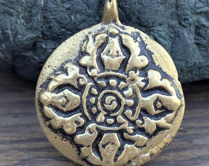 Handmade Tibetan Dorjee Medallion double-sided pendant (p6-021)