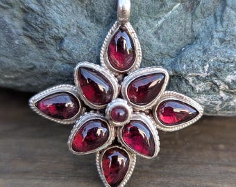 Silver Faceted garnet stone Pendant.(T1103-005)