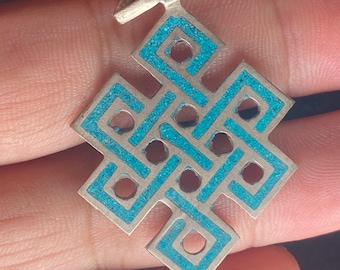 P5/11- Endless-Knot Pendant with Turquoise from Nepal(T12-3/11)