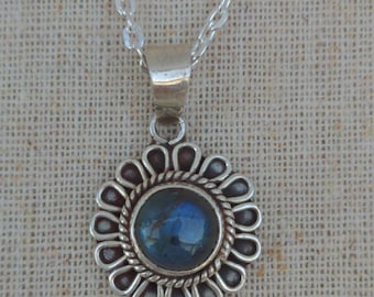 Handmade Sterling Silver Labradorite Pendant: Floral Design