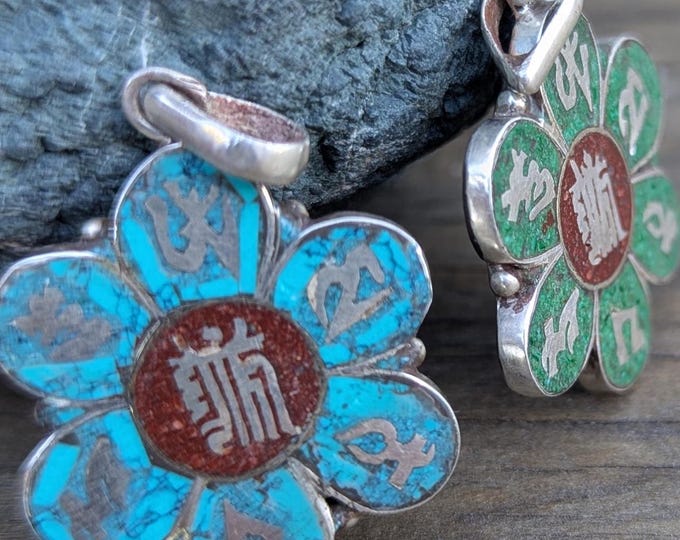 Om Mani Padme Hug, Buddhist Necklace Silver Pendant.  (T1101-006.12)