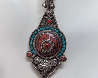 Tibetan ethnic pendant with Turquoise and red coral inlay (p6-007)