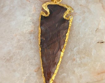 Knapped Stone dark brown Jasper Gold-trimmed Arrowhead pendant (p7-020)