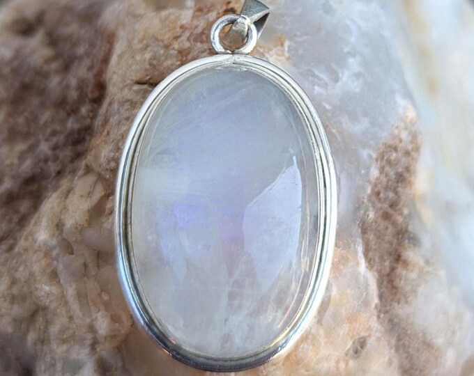 Rainbow Moonstone Silver Handmade Pendant: 925 Sterling Silver Pendant. (T1101-005.5)