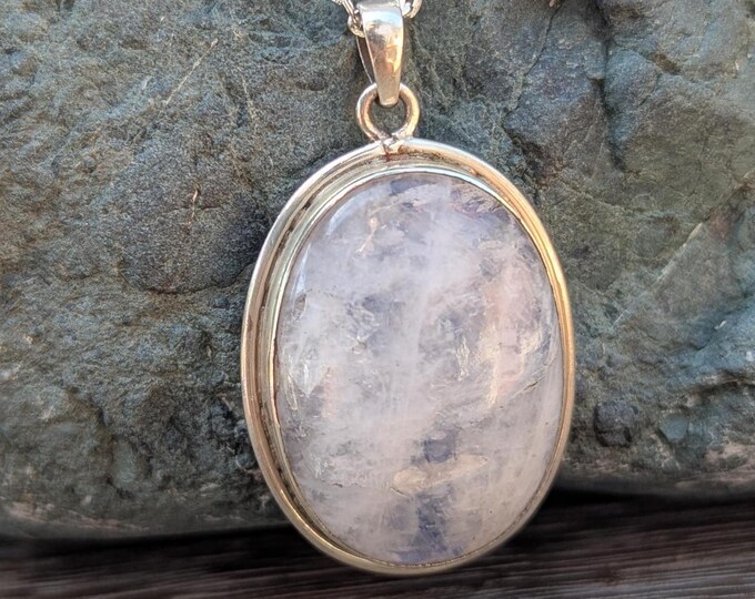 Rainbow Moonstone Silver Handmade Pendant: 925 Sterling Silver Pendant. (T1101-005.4)