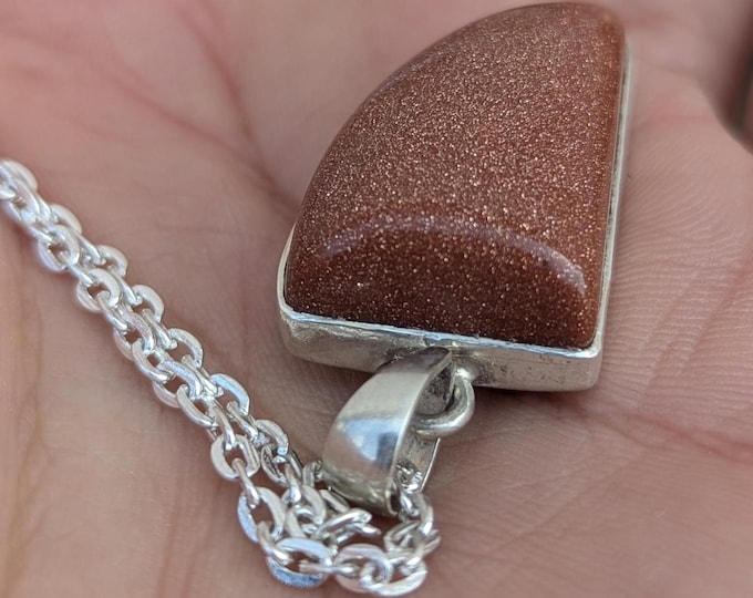P3/14 - Natural Sunstone Pendant: 925 Sterling Silver (T12-014)