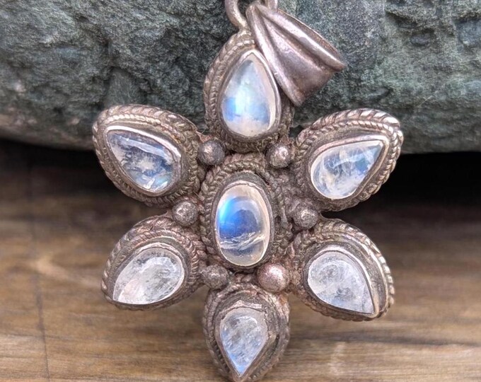 Tibetan Handmade Rainbow Moonstone Sterling Silver Star Pendants: 925 Sterling Silver Pendant. (p7-040)