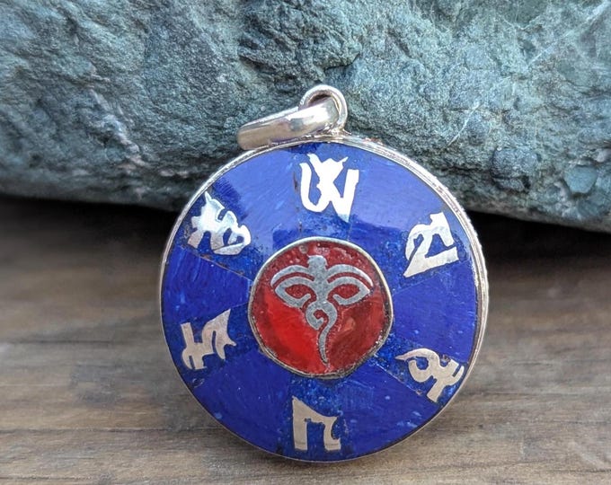 Om Mani Padme Hug, Buddhist Necklace Silver Pendant. (Central Buddha eye) (T1102-002.4)