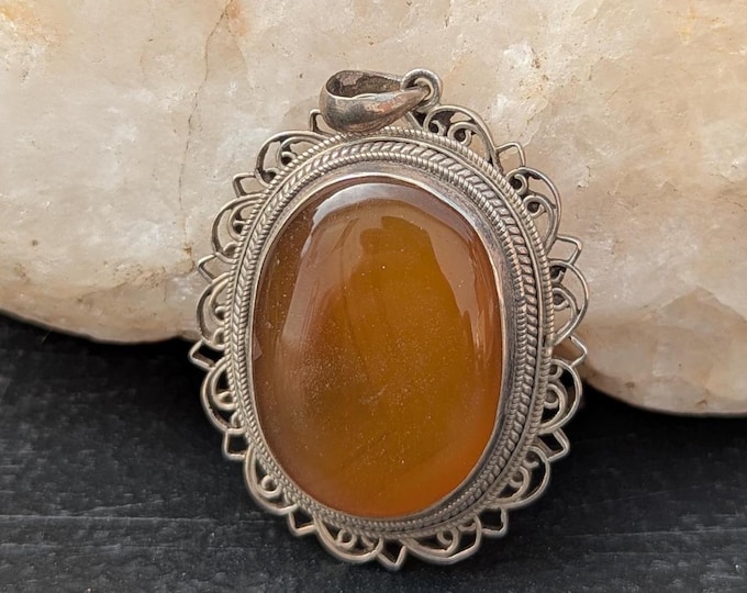 Vintage Ethnic sterling silver with Tiger's eye gemstone pendant collection (p7-017)