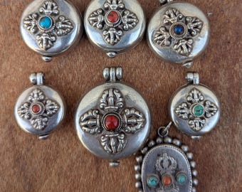 Vintage Dorjee pendant collection featuring Coral, Lapis lazuli and Turquoise gemstones (p7-063)