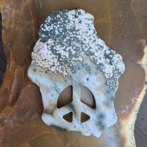 peace sign crystal carving, Jasper stone one-of-a-kind peace sign unfinished look peace sign on rock P7-065