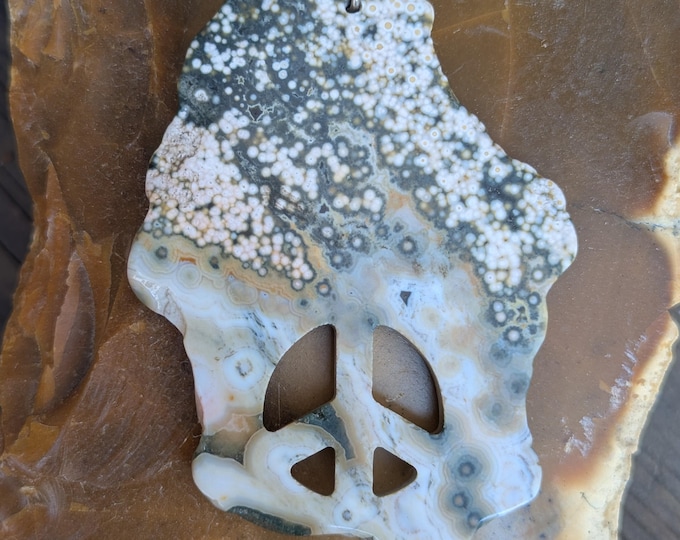 peace sign crystal carving, Jasper stone one-of-a-kind peace sign unfinished look peace sign on rock P7-065