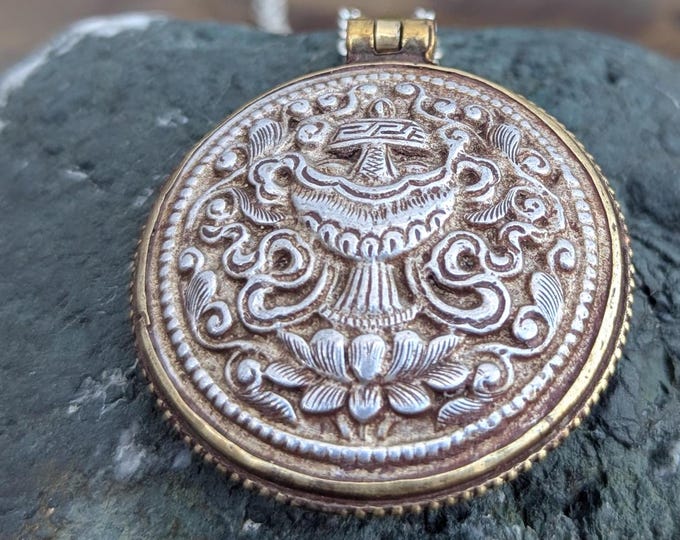 Vintage Tibetan Tashi Tagye Brass Medallion Pendant (p6-020)