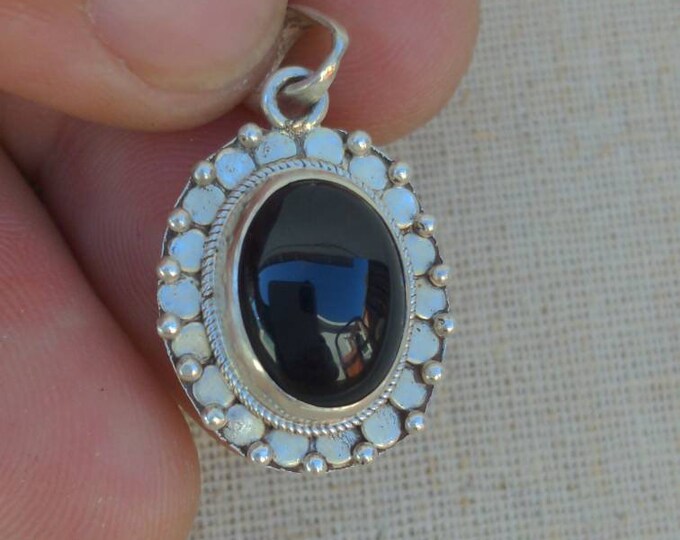 925 Sterling Silver Pendant-Oval onyx Pendant-Gift for her-Anniversary Pendant onyx silver Pendant, (T1101-002.4)
