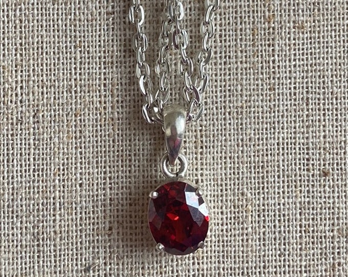 19-Garnet Gemstone Silver Handmade Pendant: 925 Sterling Silver Pendant-Oval Garnet Pendant-Gift for her-Anniversary (T1101-003.6)