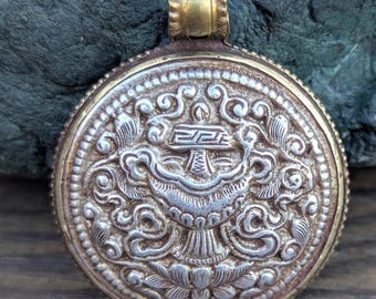Vintage Tibetan Tashi Tagye Brass Medallion Pendant (p6-020)