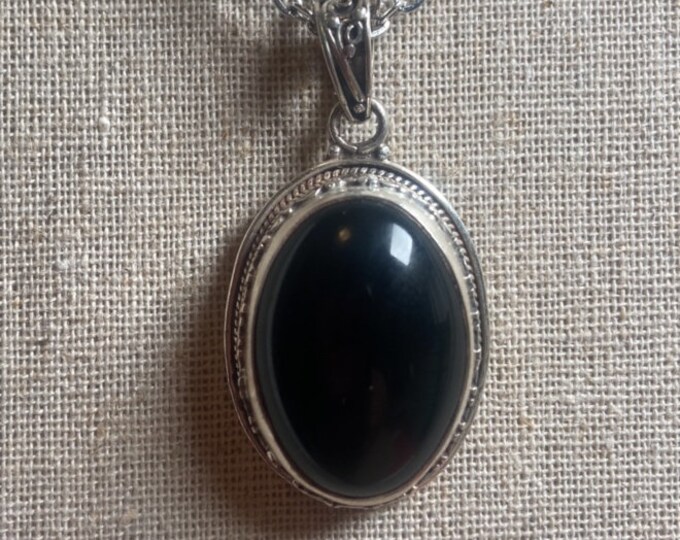 P3/32 - Natural Black Onyx Gemstone of Silver Pendant (T12-032)