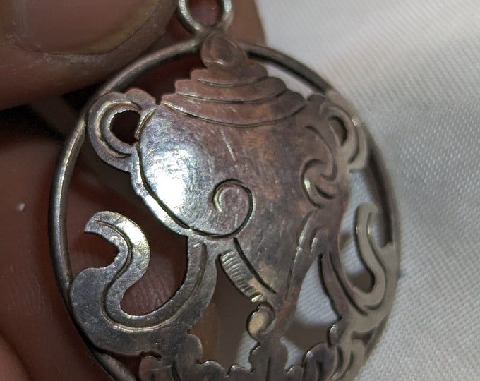 Lrg Conch Shell of Far Renown: (Silver Pendant of Auspicious symbol) (T1102-004.6)