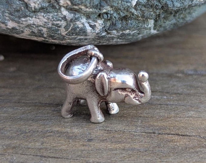 Silver Elephant Pendant(T1103-017)