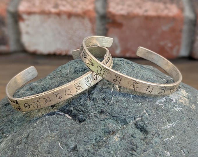 VINTAGE Tibetan Buddhist Mantra Cuff BRACELET: Om Mani Padme Hum Cuff CB-111