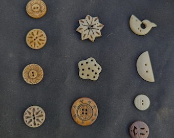 Hand-carved Button/Genuine Handmade Decorative and Unique Handmade Natural Buffalo Horn. wooden Buttons (CPG-10)