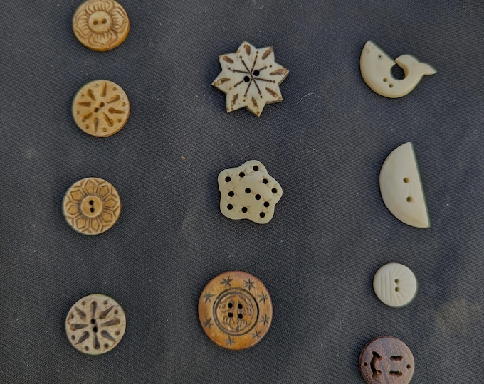 Hand-carved Button/Genuine Handmade Decorative and Unique Handmade Natural Buffalo Horn. wooden Buttons (CPG-10)