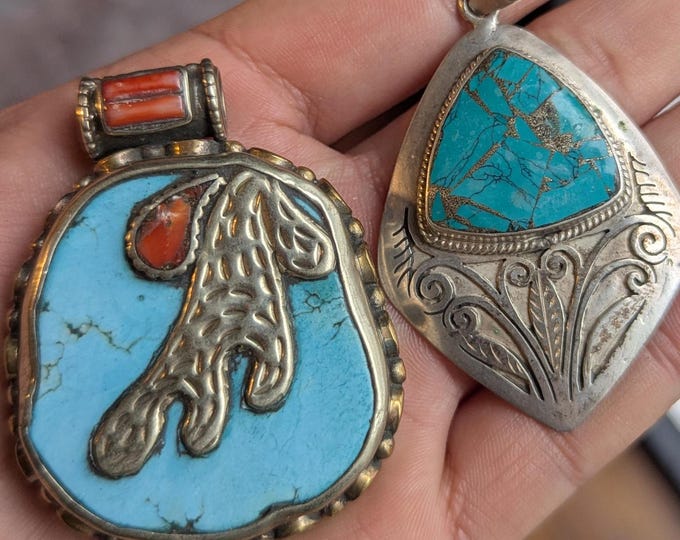 Vintage Tibetan ethnic White Brass pendant with Large Turquoise Stone (p6-017)