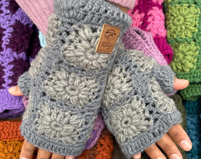 Handmade woolen knit fleece-lined/fingerless glove/Crochet woolen knit/Wrist Warmers Hand-knit/Hand Warmers Knitted Sheep Wool