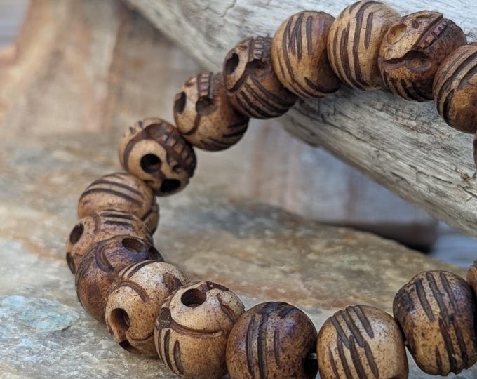 Beautifully carved Tibetan skull mala bracelet with amulet beads. (BM113)