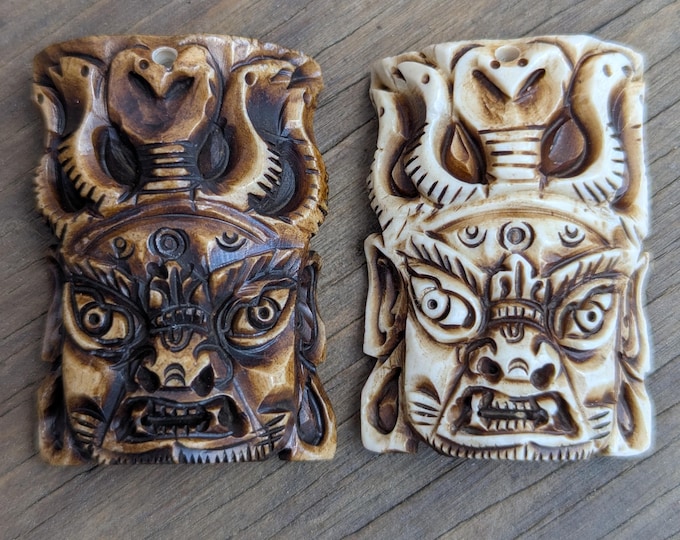 Finest mini Maha-Kala-Yak-Knochen-Carving-Button/Mahakala Carving/Yak Bone Button/Tibetan Protector Deity/buddhist art/Hand-carved Button