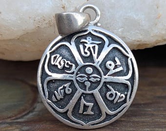 Handmade Tibetan sterling silver Om Mani Padme Hum medallion pendant (p7-038)