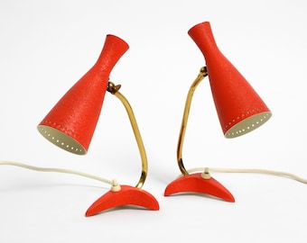 Paar wunderschöne rote Mid Century Modern Diabolo Krähenfuß Tischlampen von Cosack