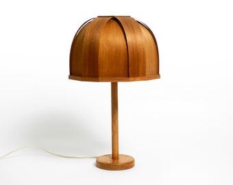 Lámpara de mesa de listones de madera curvada con chapa de pino sueco de la década de 1970, muy rara, de GB Solbackens Svarveri