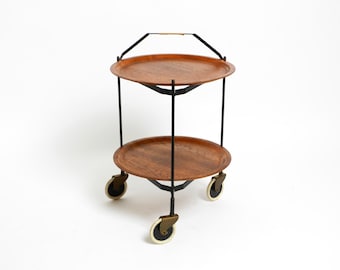 Hermoso carrito de servicio plegable moderno de mediados de siglo con bandejas de teca pavé