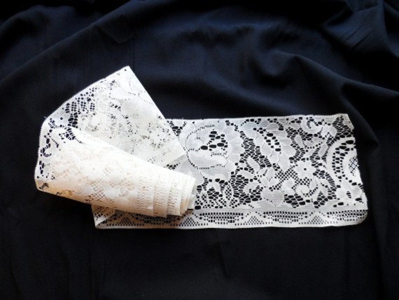 Lace TRIM-6 x 13/' Long-Crafting-Sewing-Shabby-Victorian Decor-Vintage Roll Rose Lace-Pillow-Sachet-Ivory-Orphaned Treasure-102416D