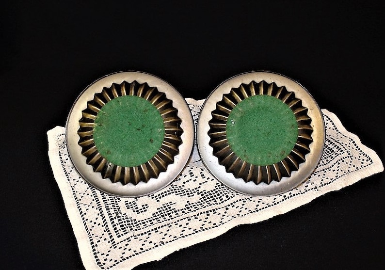 Vintage Metal CHAMBER CANDLESTICK Holders-Aged Patina-Taper Candle-Finger Handle-Country Bedroom Candle Dish-Orphaned Treasure-P012519D