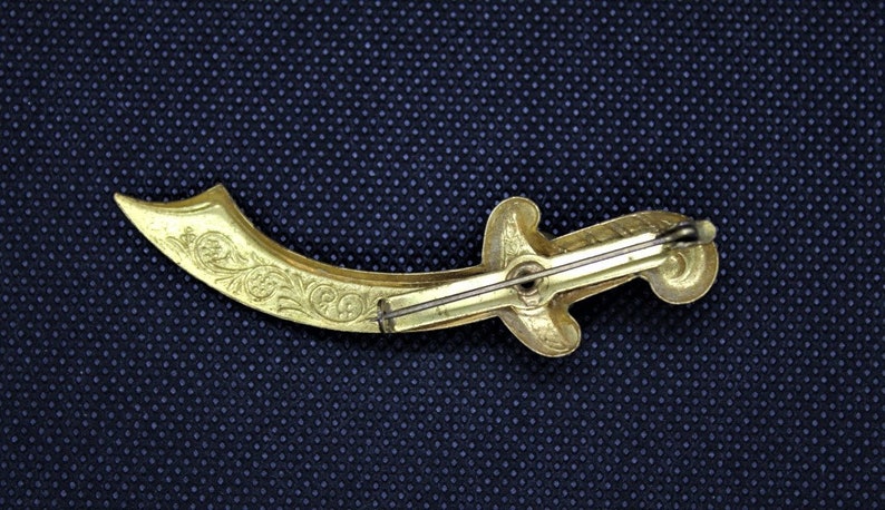 Vintage Scimitar Sword BROOCH-Saber-Dagger-Lapel Pin-Flower Crest-Faux Emerald Stone-Gold Tone-Old Costume Jewelry-Orphaned Treasure-O60519M