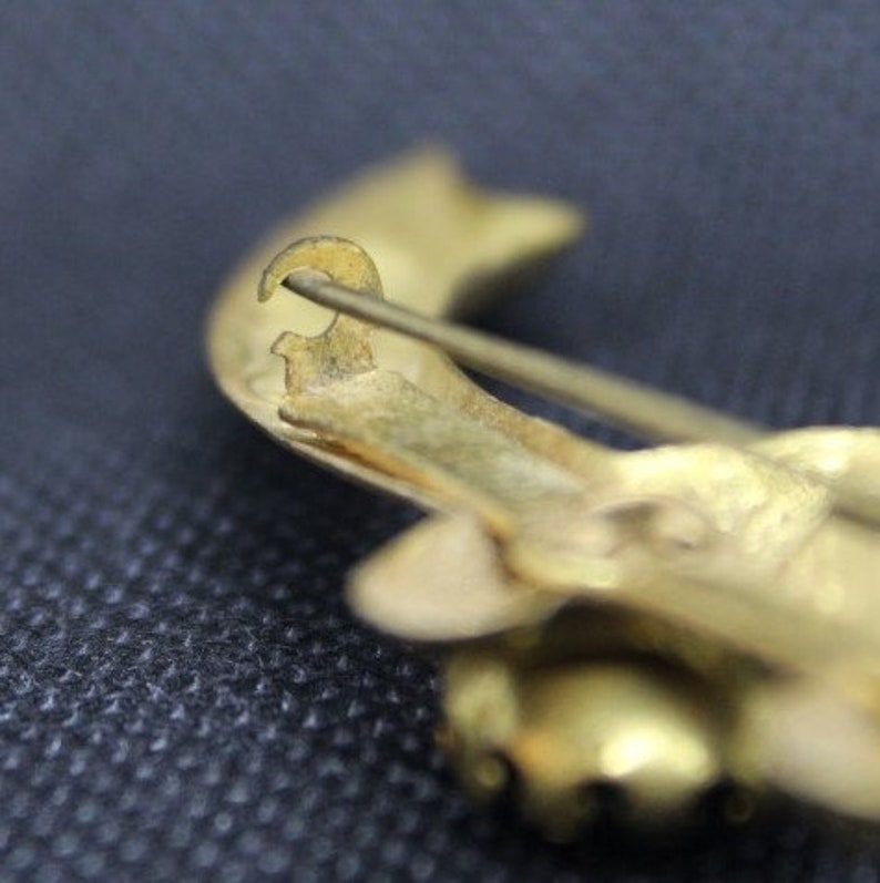 Vintage Scimitar Sword BROOCH-Saber-Dagger-Lapel Pin-Flower Crest-Faux Emerald Stone-Gold Tone-Old Costume Jewelry-Orphaned Treasure-O60519M
