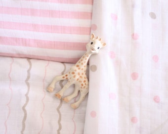Double cotton gauze with pink polka dots 135 cm wide