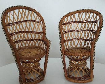 2x Kleiner Vintage Rattan Puppenstuhl, BoHo Dekor Pflanzenständer