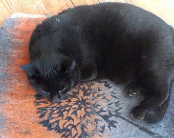 Felted gray cat mat with décor, bed, mat, rug, sleeping place