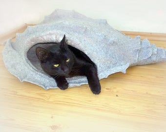 Cat bed/cat cave/cat house/Seashell Gray felted cat cave.