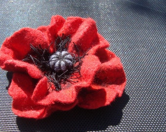 Felted Poppy Brooch - Flowers Brooch - Felted Flower- Hand felted brooch - Wool brooch