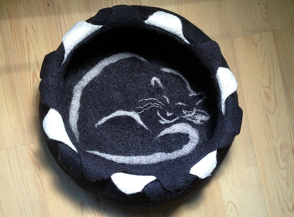 Cat bed/Blackwhite flower felted cat bed/cat house/ stylish Etsy