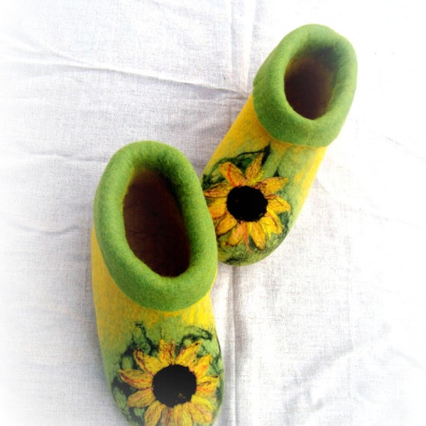 Felt Slippers Women  Wool Home Shoes with Sunflowers Women slippers Handmade slippers Woolen clogs Valenki